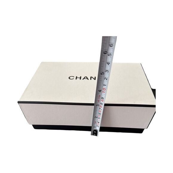 AUTHENTIC CHANEL BOX - Picture 4 of 4